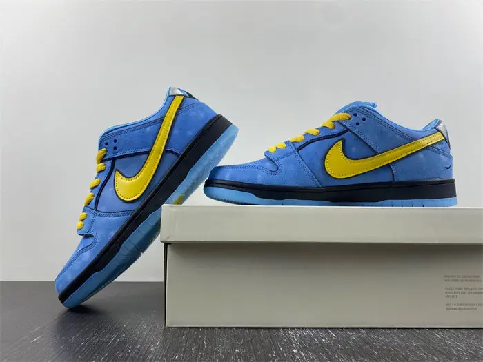 The Powerpuff Girls x Nike SB Dunk Low 