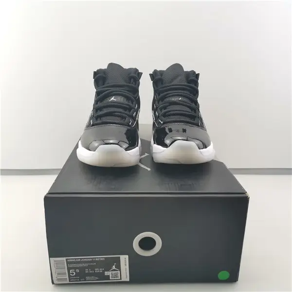 AIR JORDAN 11 