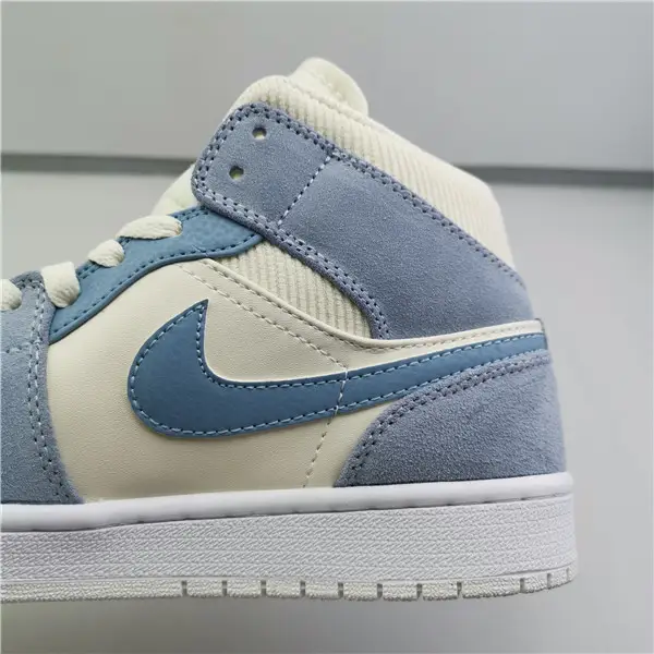 AIR JORDAN 1 MID 