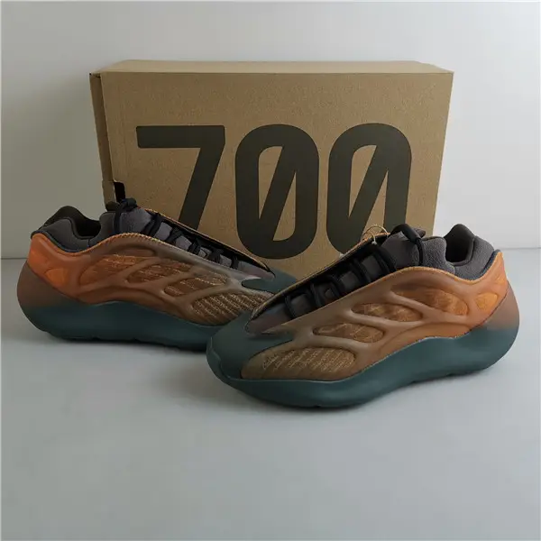 ADIDAS YEEZY 700 V3  AEBC633