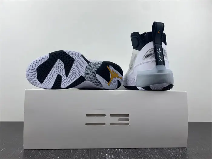 Air Jordan XXXVII Guo 