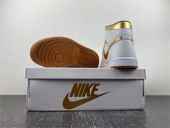 Jordan 1 Retro High OG Metallic Gold 