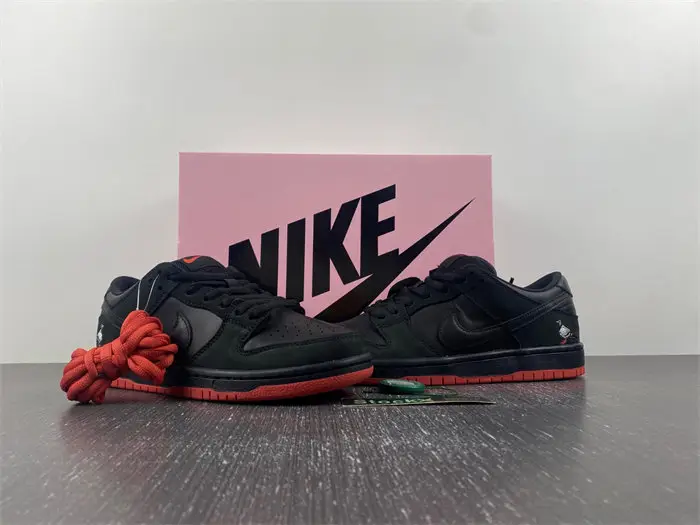Nike Dunk SB Low TRD QS Pigeon 