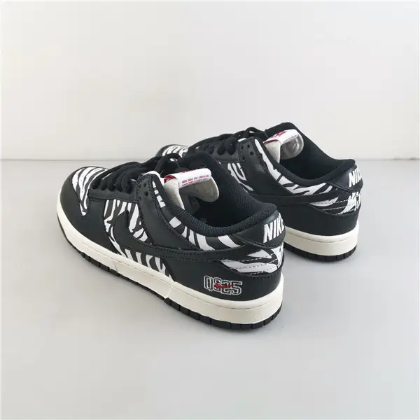 QUARTERSNACKS X NIKE SB DUNK LOW ZEBRA 