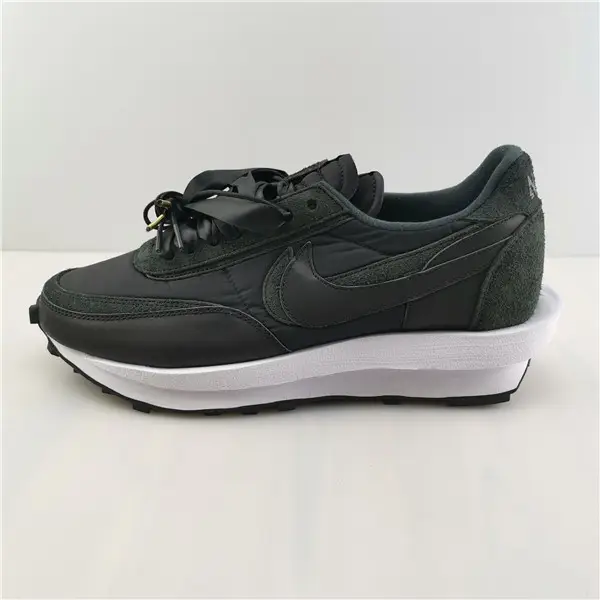 NIKE SACAI NIKE LDWAFFLE BLACK NYLON 