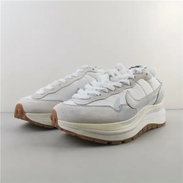 Nike Vaporwaffle Sacai Sail Gum 