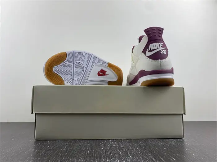 SB x Jordan 4 