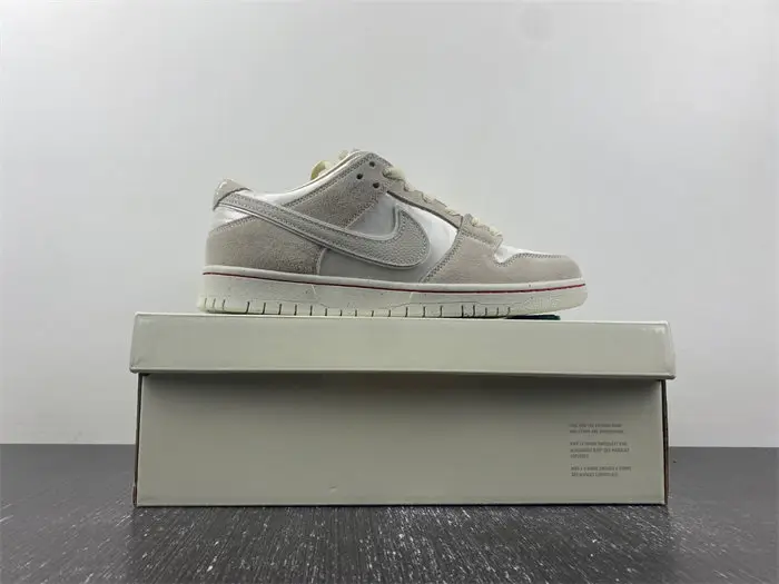 Nike SB Dunk Low City of Love 