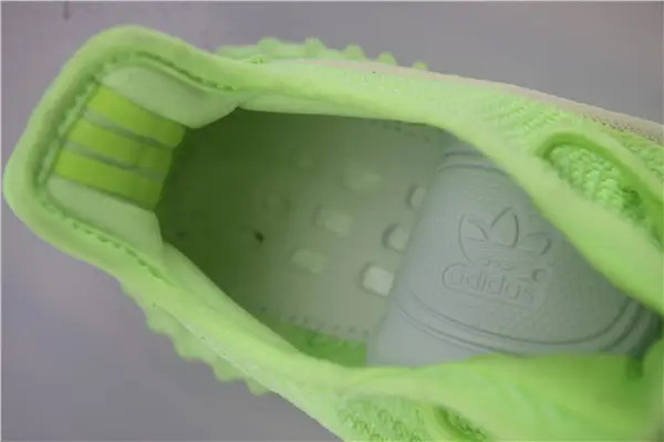 ADIDAS YEEZY BOOST 350 V2 GLOW IN THE DARK 
