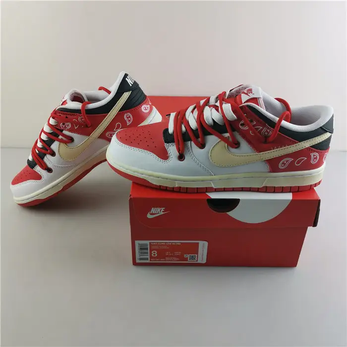 Nike SB Dunk Low UNIVERSITY RED 