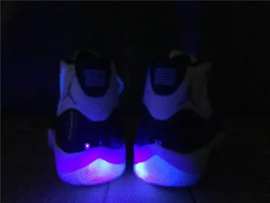AIR JORDAN 11 