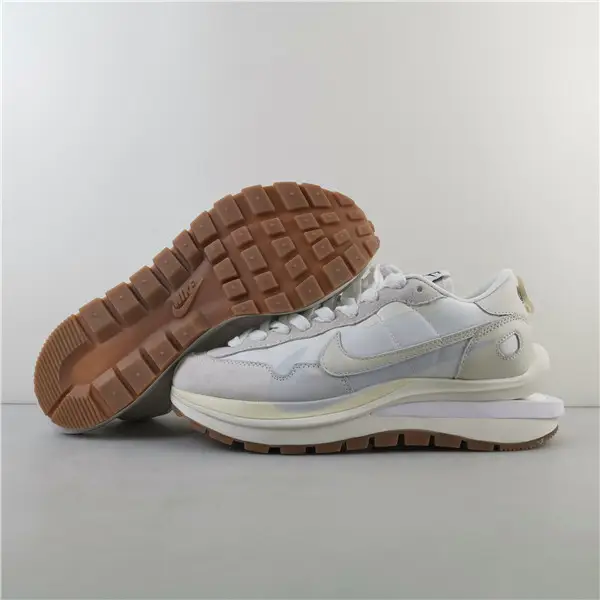 Nike Vaporwaffle Sacai Sail Gum 