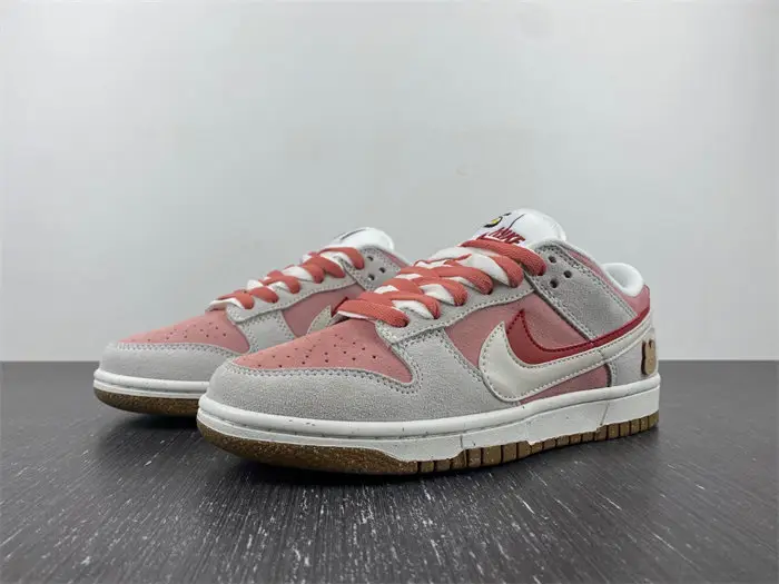 Nike Dunk Low SE 