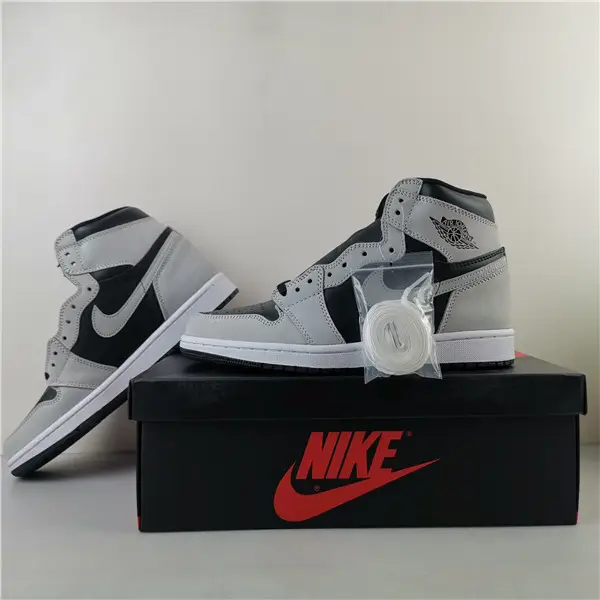 Jordan 1 Retro High Black White Light Smoke Grey 