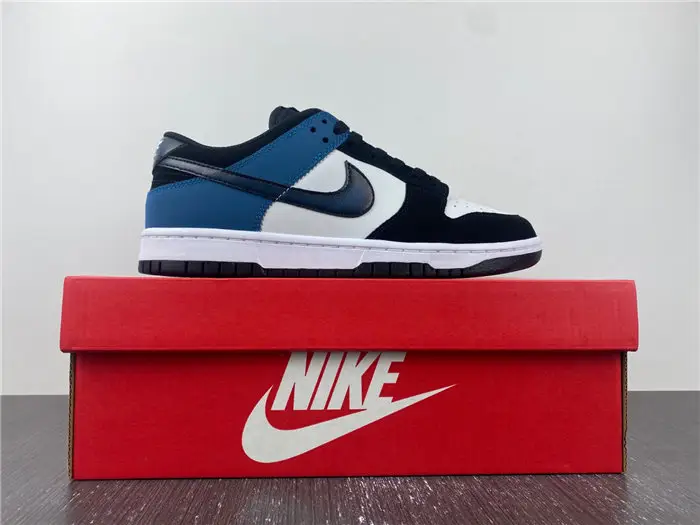 Nike Dunk Low 