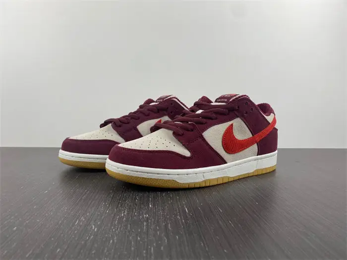 Nike SB Dunk Low Skate Like a Girl 