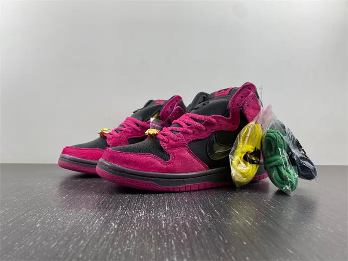 Run The Jewels x Nike SB Dunk Low 