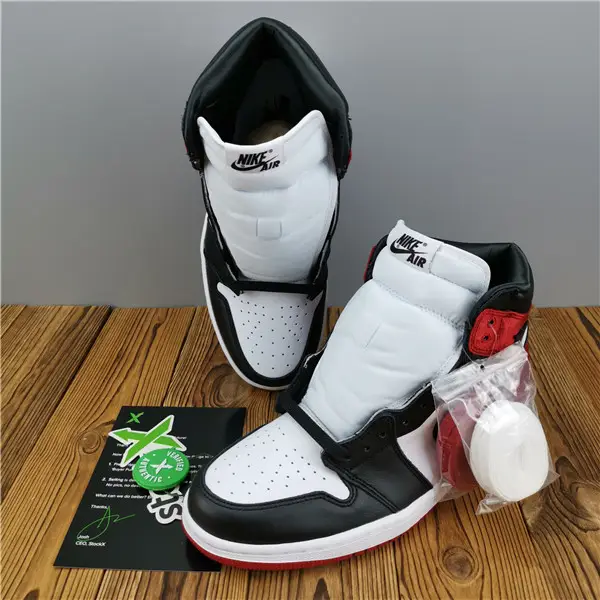 Air Jordan 1 satin WMNS BLACK TOE  BDEDC2685