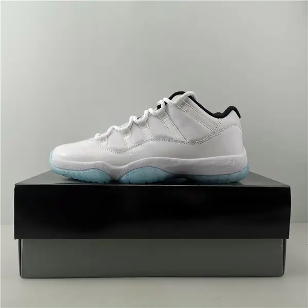 AIR JORDAN 11 