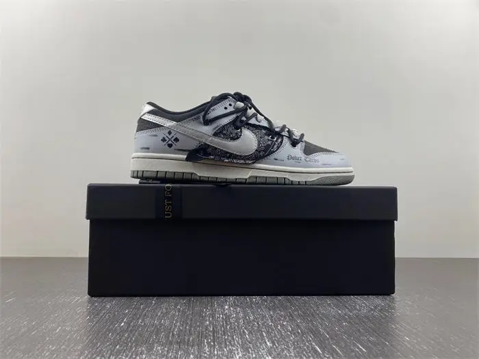 Nike Dunk Low 