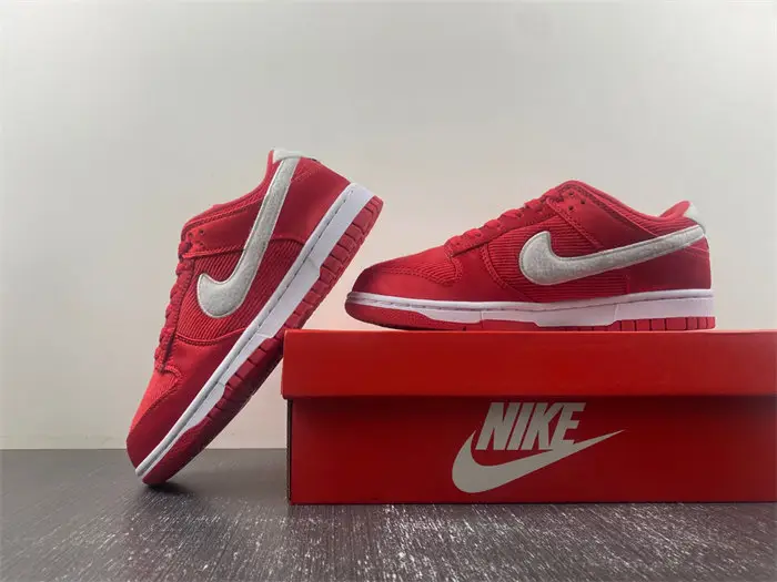 Nike Dunk Low Valentine's Day 