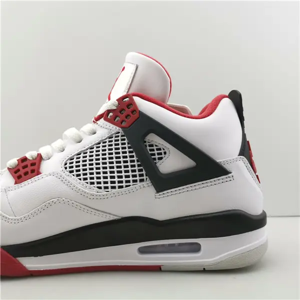 AIR JORDAN 4 