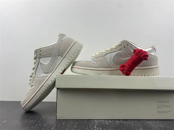 Nike SB Dunk Low City of Love 