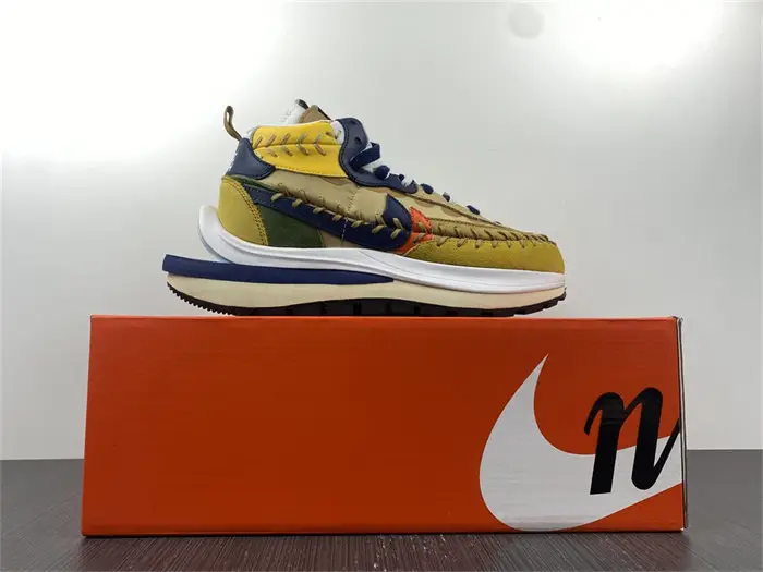 Nike Vaporwaffle sacai Jean Paul Gaultier Sesame Blue 