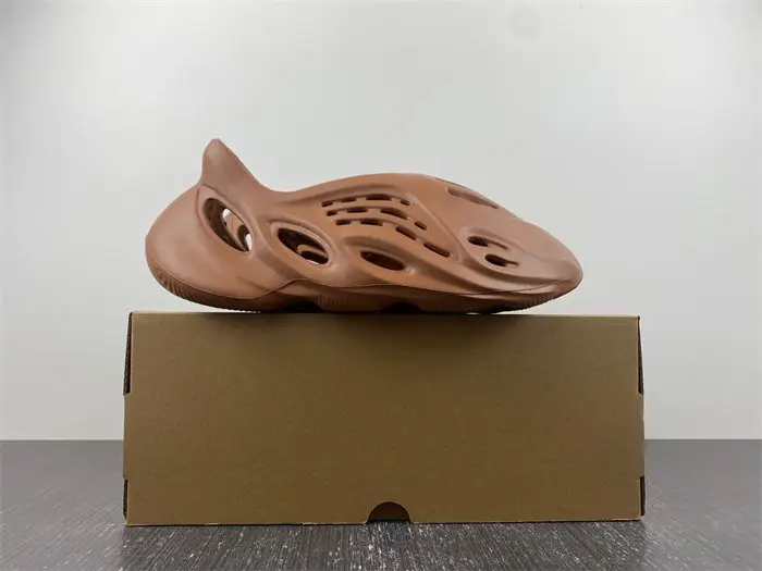 adidas Yeezy Foam RNNR Flax 