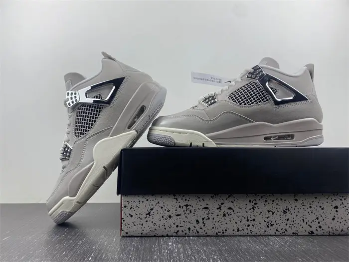Jordan 4 Retro Frozen Moments 