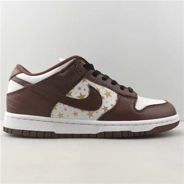 Supreme x Nike SB Dunk Low Brown 