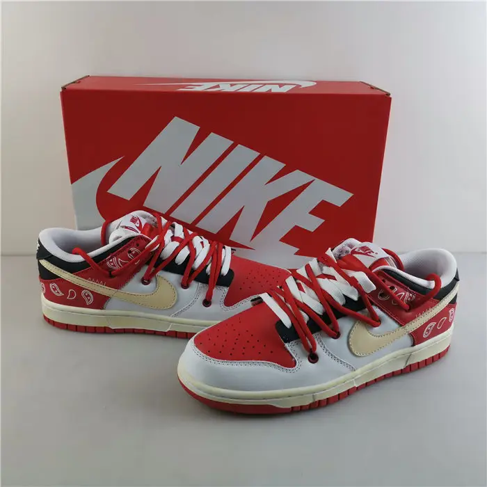 Nike SB Dunk Low UNIVERSITY RED 