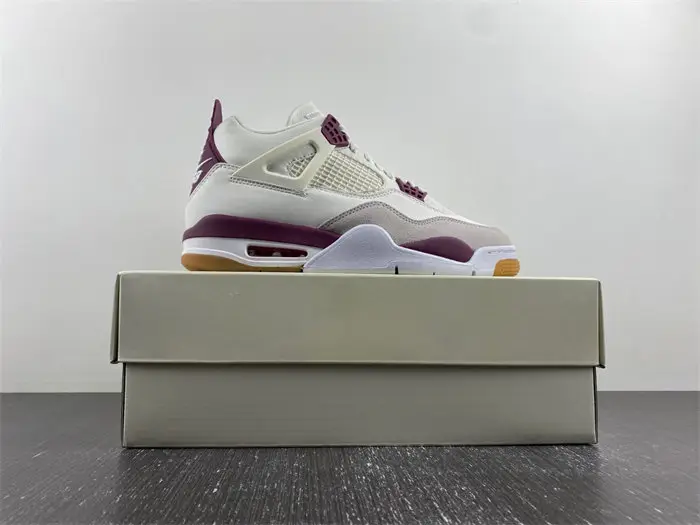 SB x Jordan 4 