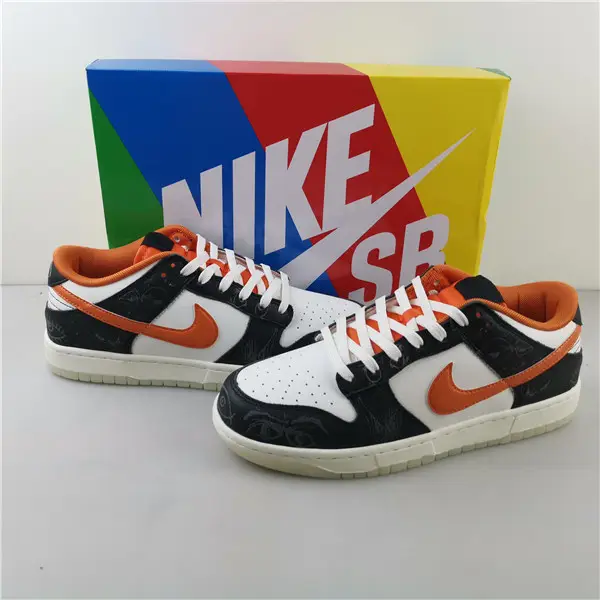 NIKE DUNK LOW PRM HALLOWEEN (2021) - 