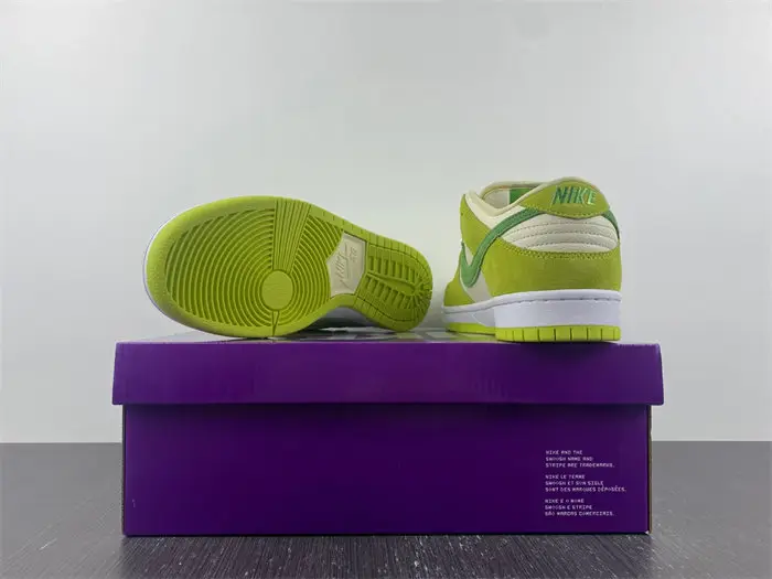 Nike SB Dunk Low Green Apple 