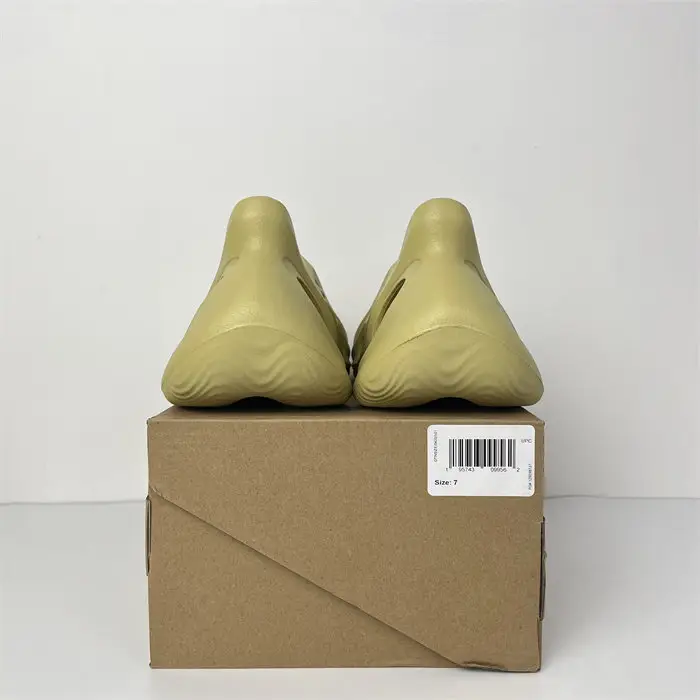 adidas Yeezy Foam RNNR Sulfur 