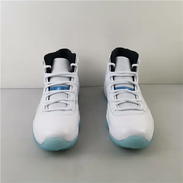 AIR JORDAN 11 