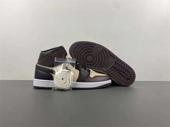 Air Jordan 1 Mid SE 