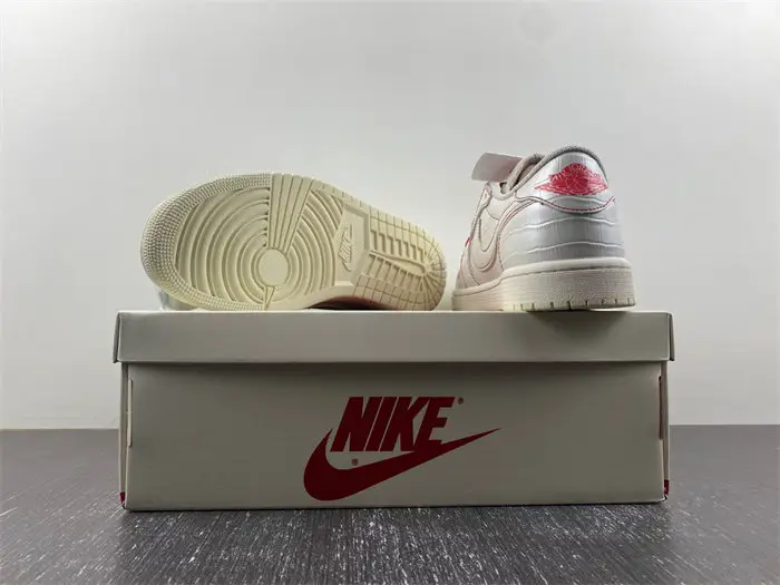 TS x AJ1 Travis Scott x Air Jordan 1 Low OG 