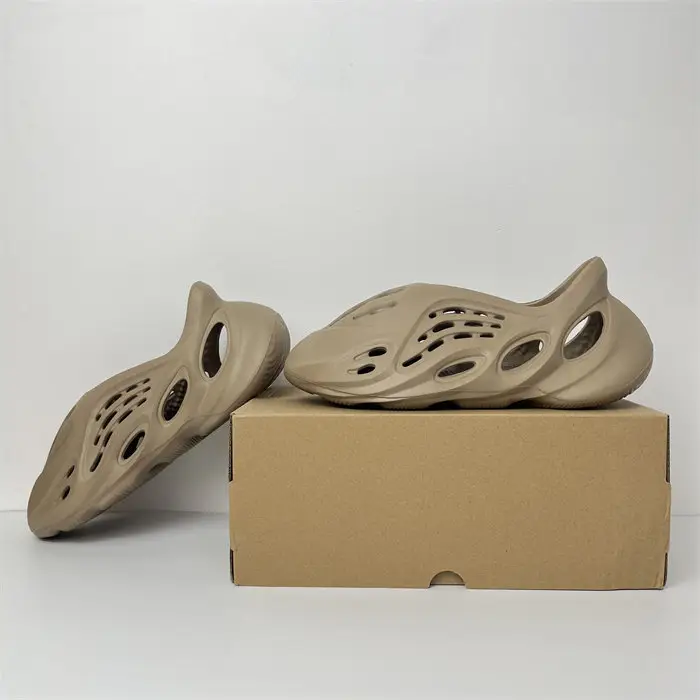 adidas Yeezy Foam RNNR Mist 