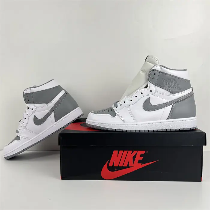 Air Jordan 1 High OG ‘Stealth' 