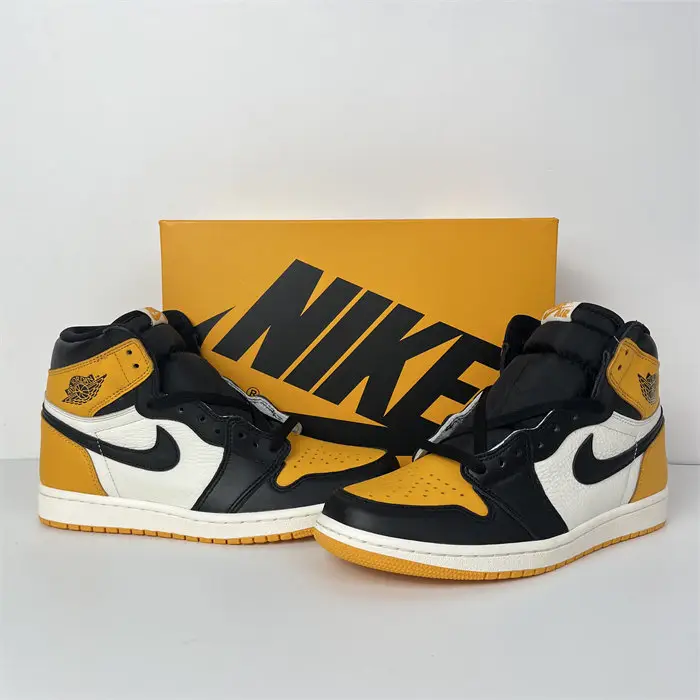 Jordan 1 Retro High OG Yellow Toe 