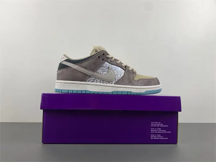 Nike SB Dunk Low 