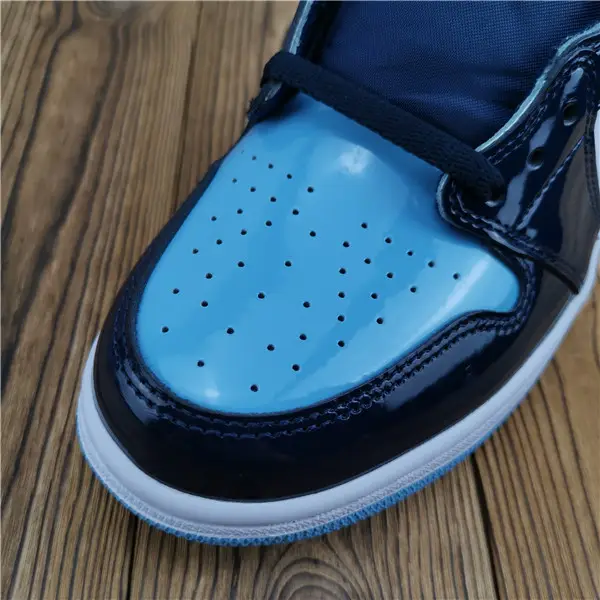 Air Jordan 1 Retro High UNC Patent 