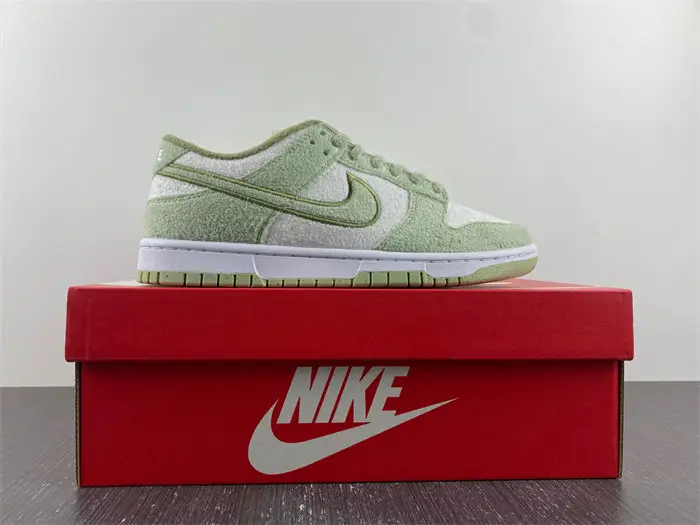 Nike Dunk Low SE Fleece Pack Honeydew 