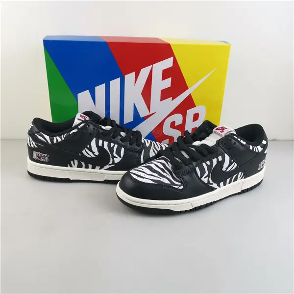 QUARTERSNACKS X NIKE SB DUNK LOW ZEBRA 