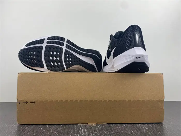 NIKE AIR ZOOM PEGASUS 40 