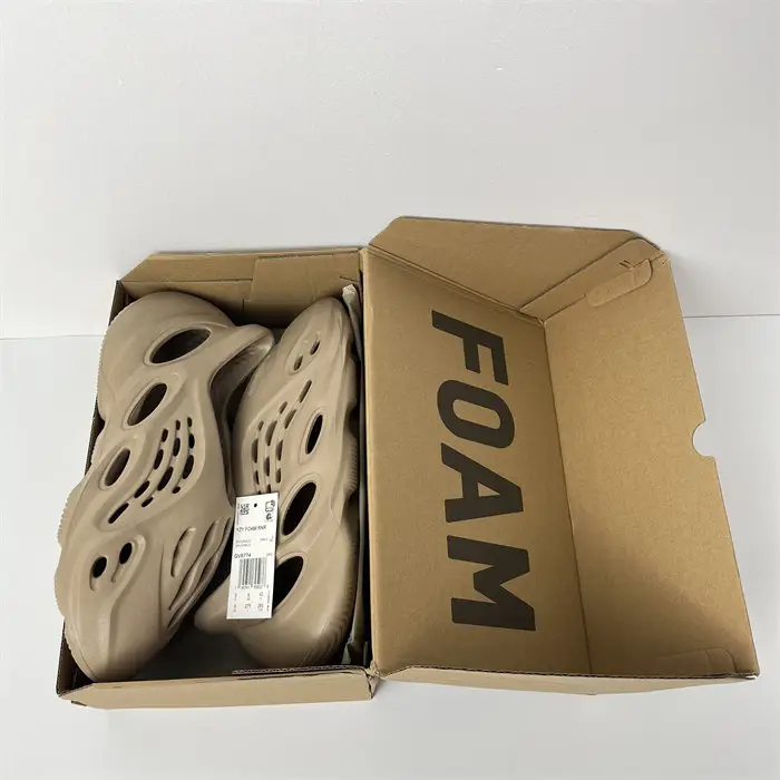adidas Yeezy Foam RNNR Mist 
