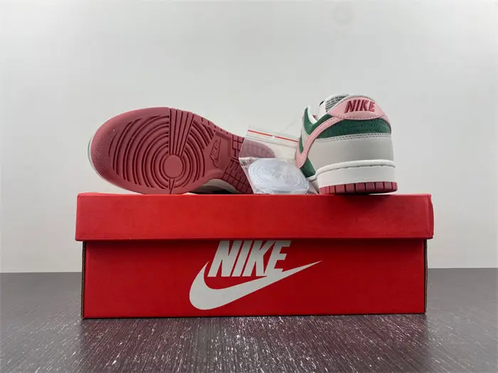 Nike Dunk Low 