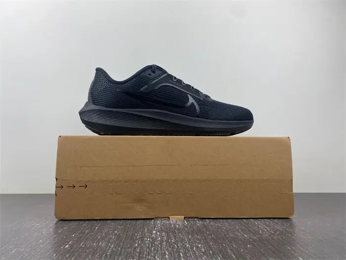 NIKE AIR ZOOM PEGASUS 